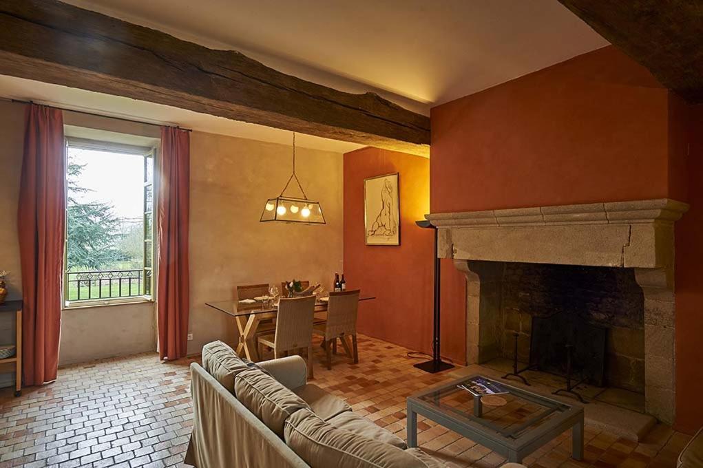 Gite La Terrasse - Manoir Le Plessix Madeuc Corseul Exterior photo