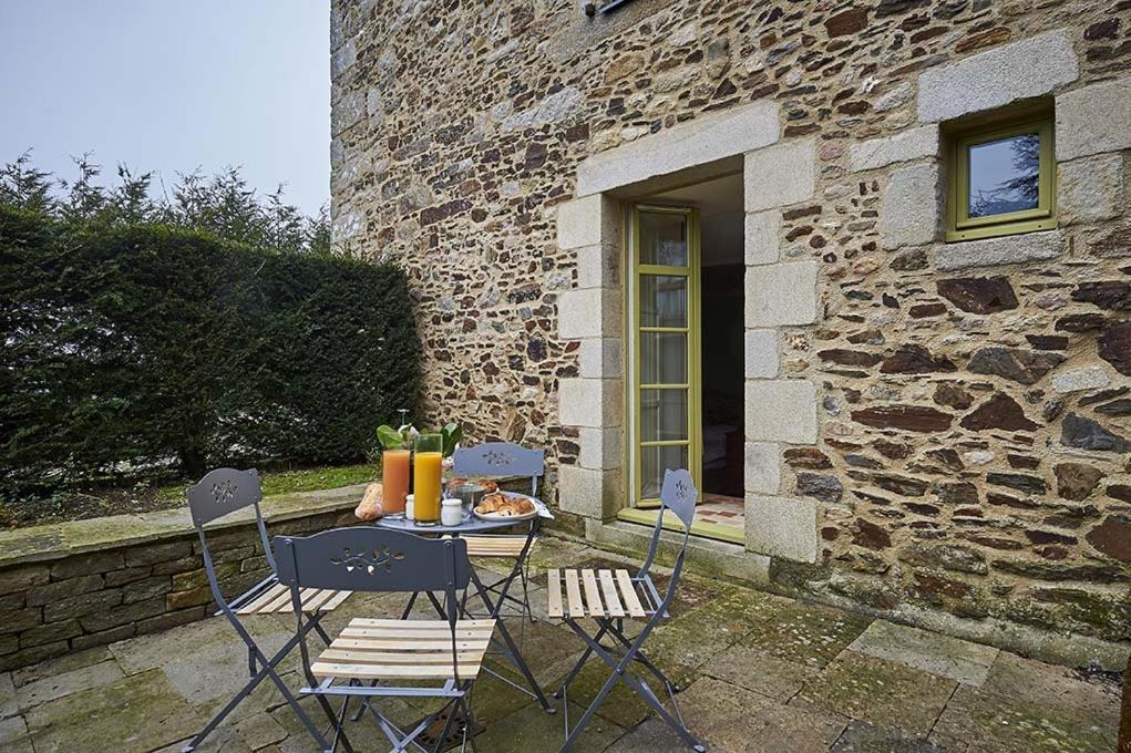 Gite La Terrasse - Manoir Le Plessix Madeuc Corseul Exterior photo